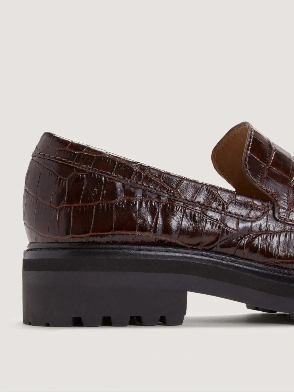 Everlane reposhing these
